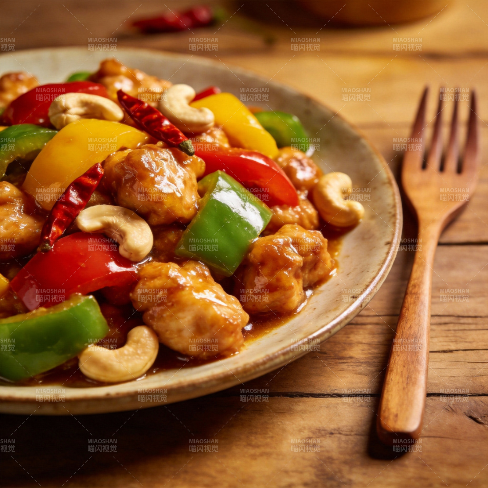 腰果鸡丁配彩椒图片