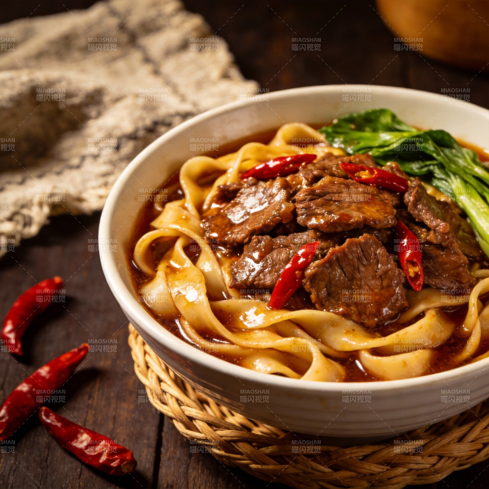 牛肉面配辣椒图片