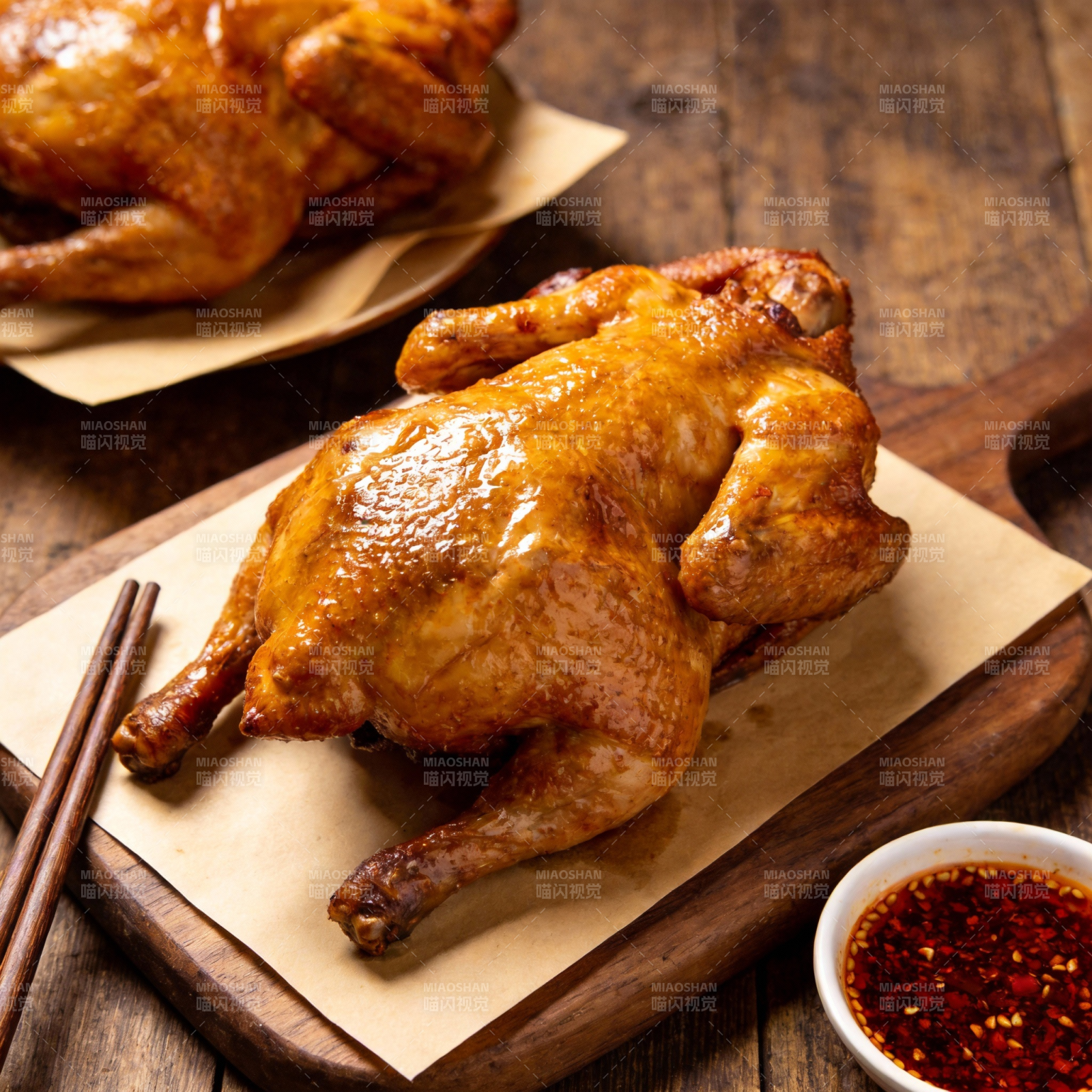 金黄烤鸡 香辣诱人图片
