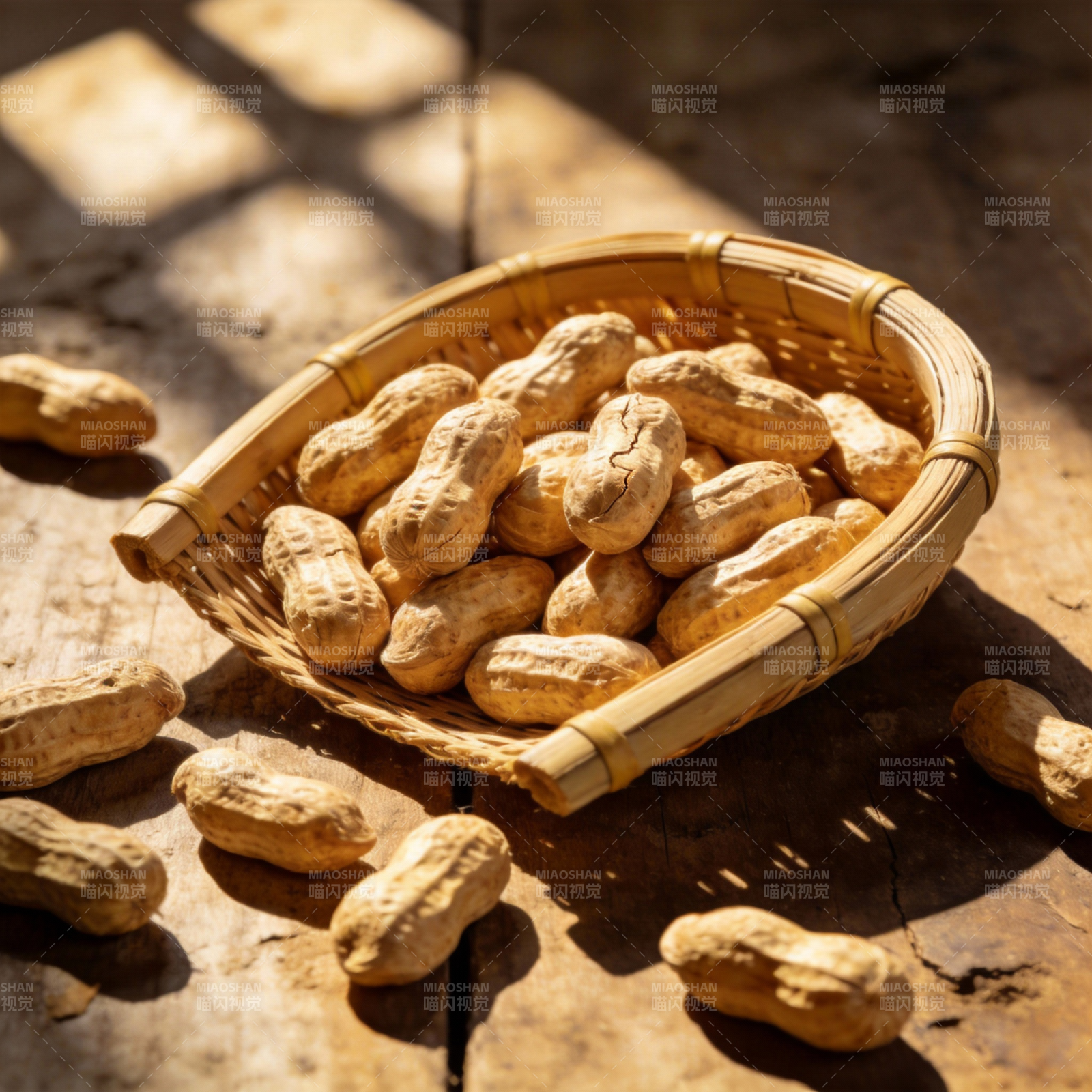 阳光下的花生篮图片