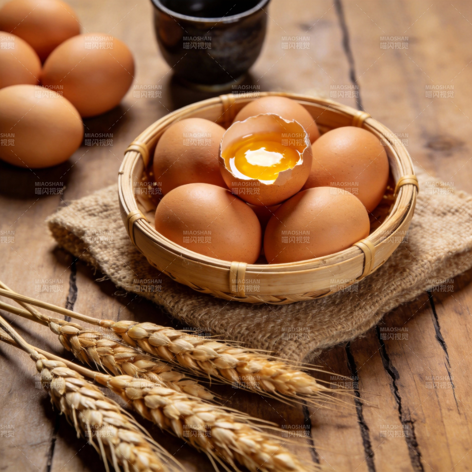 鸡蛋与麦穗静物图片
