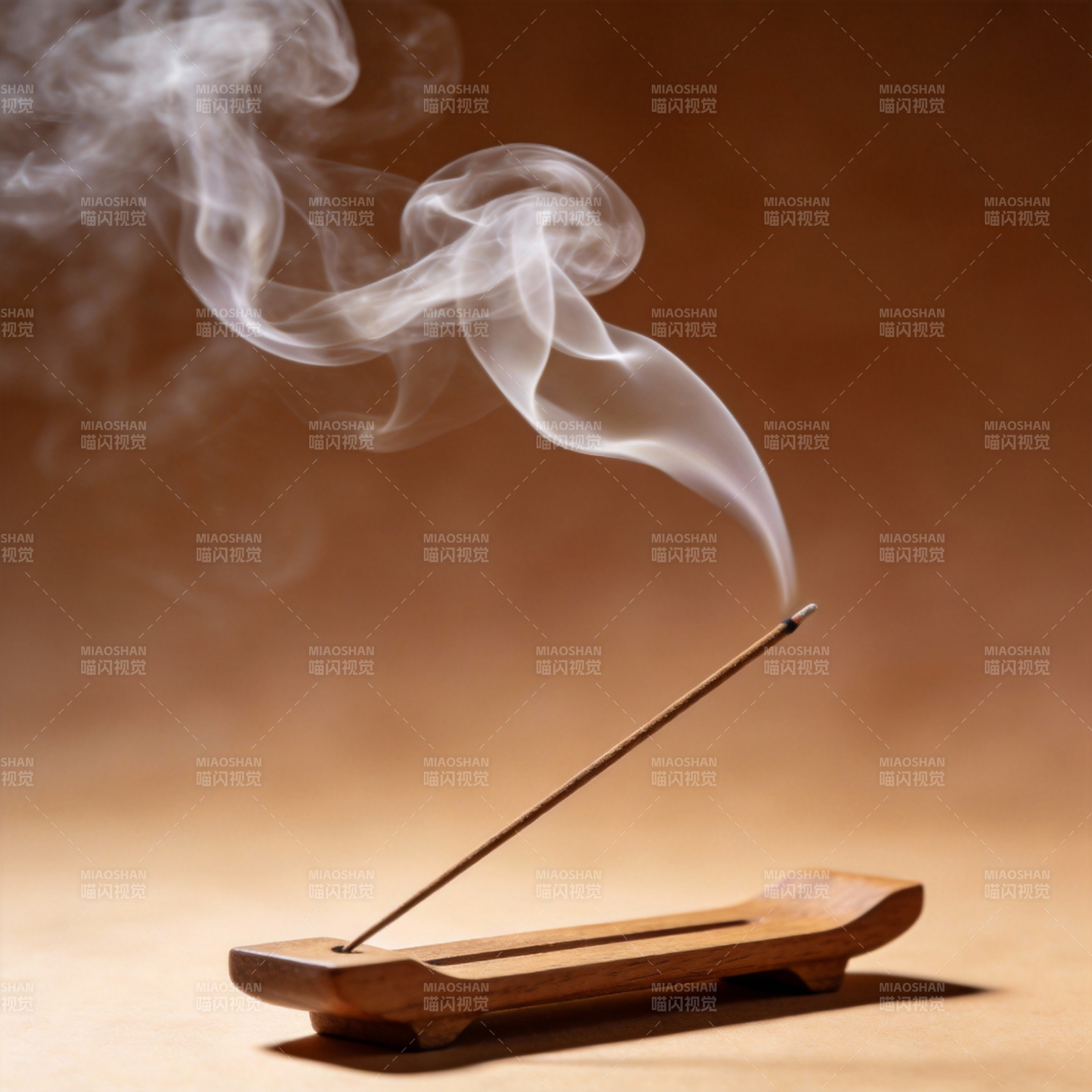 香烟袅袅 静谧悠然图片