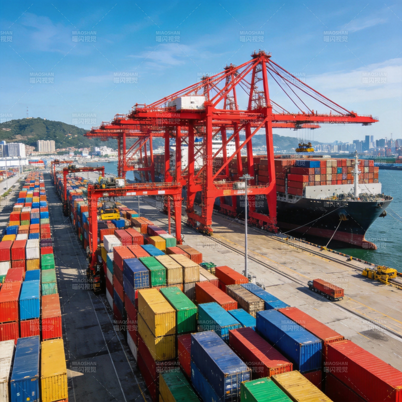 繁忙的集装箱港口图片