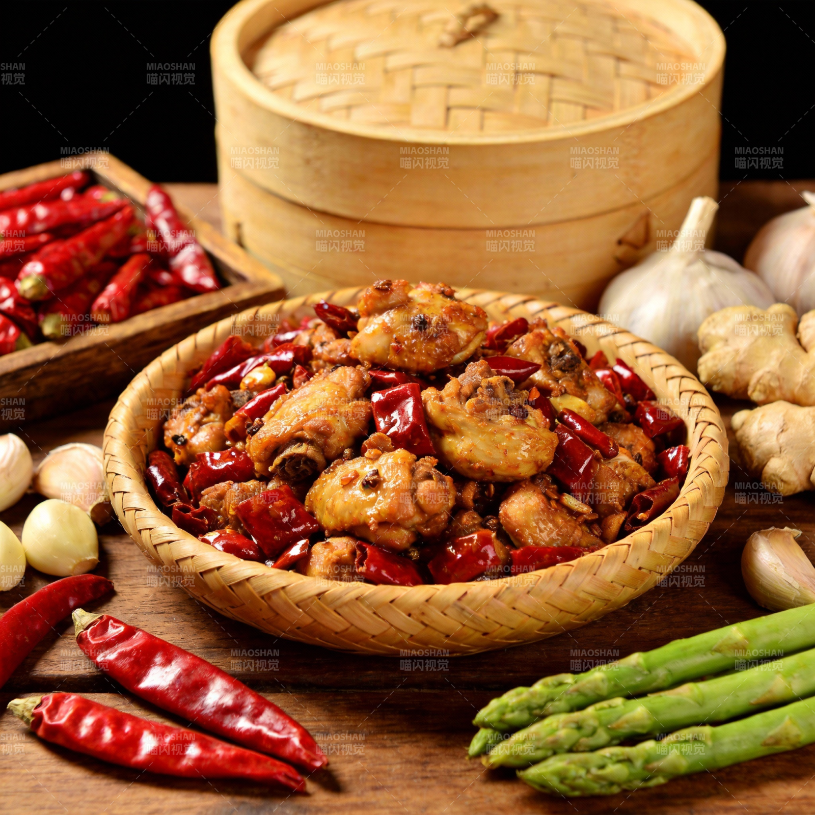 麻辣鸡翅配红椒图片