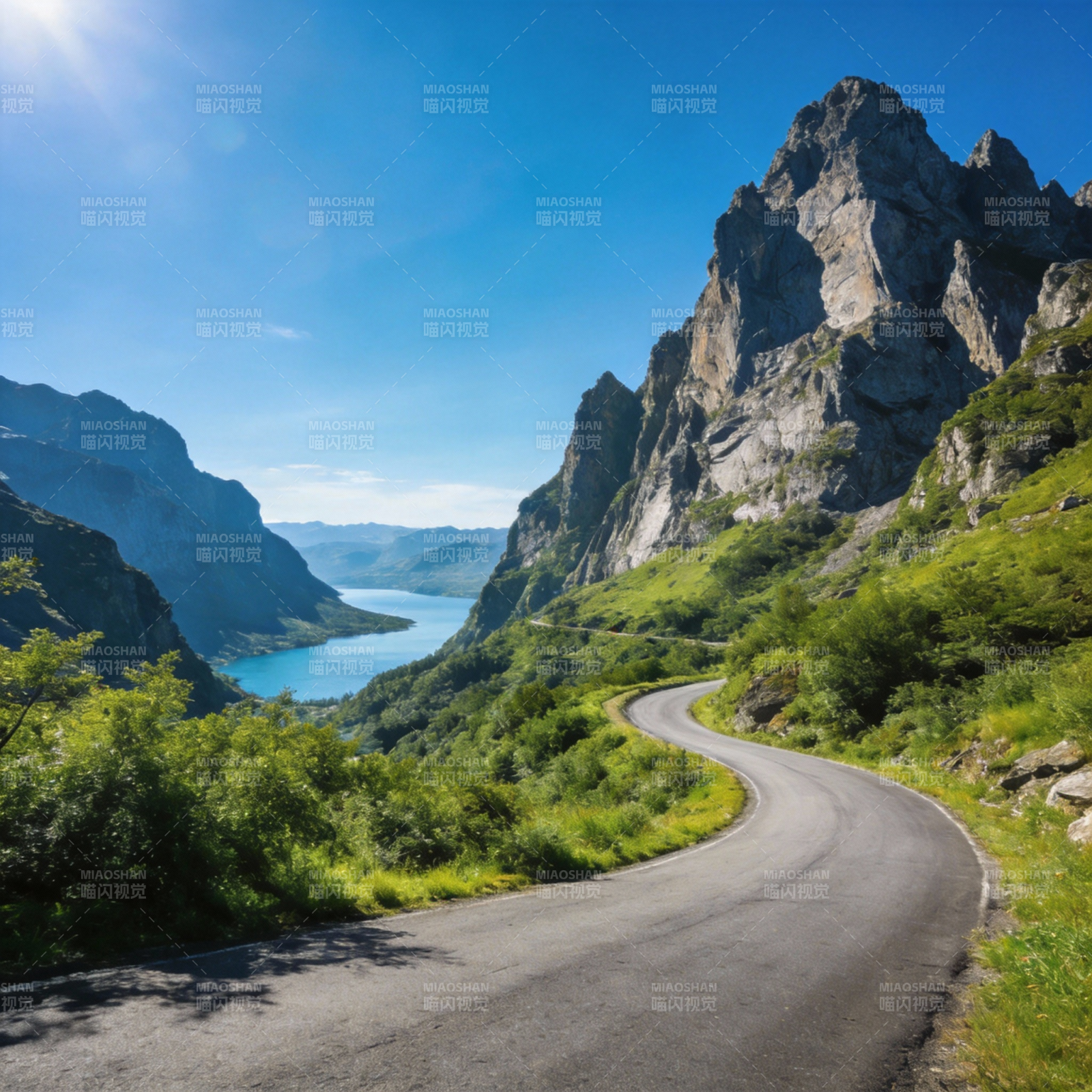 山间公路绕湖行图片