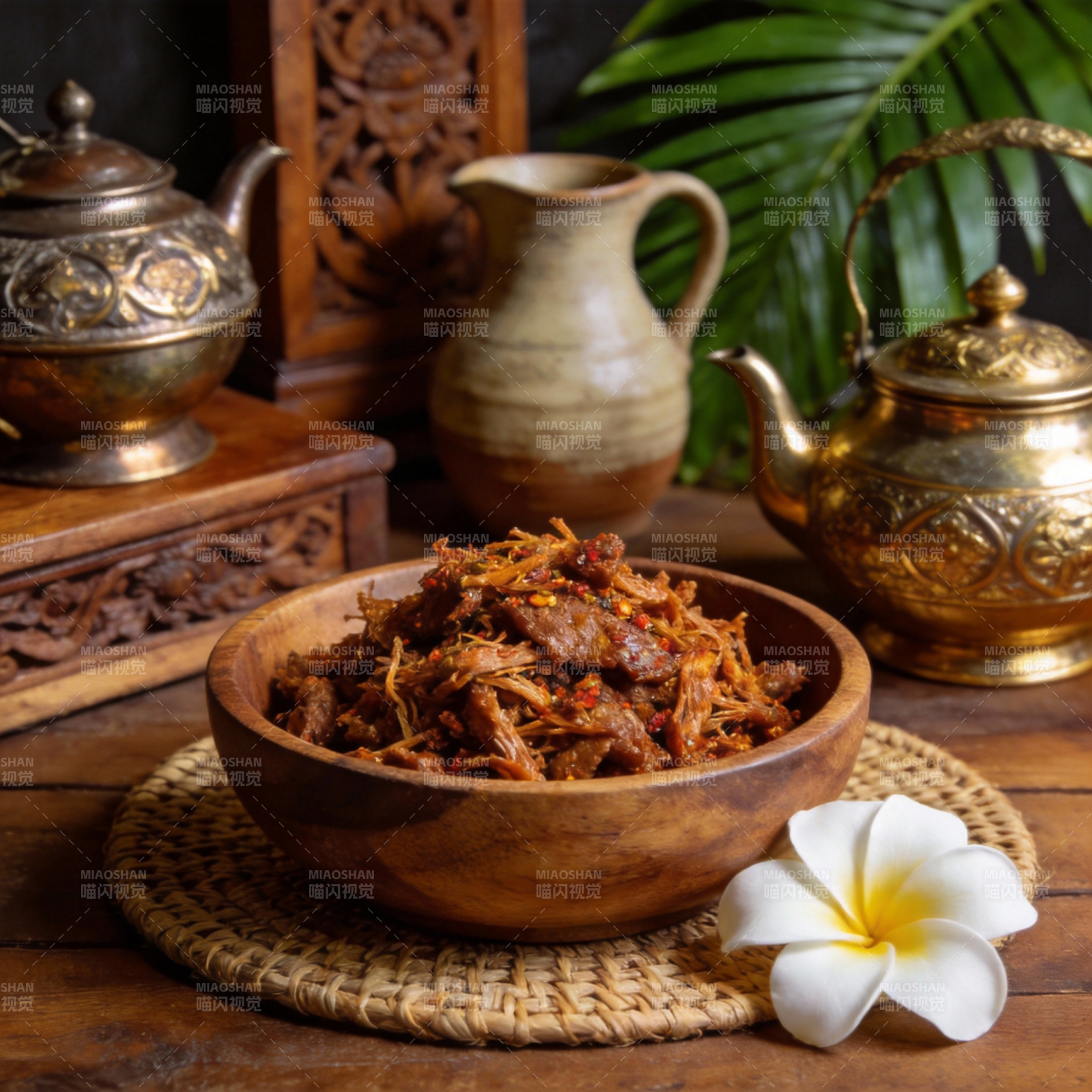 香辣牛肉盛木碗图片
