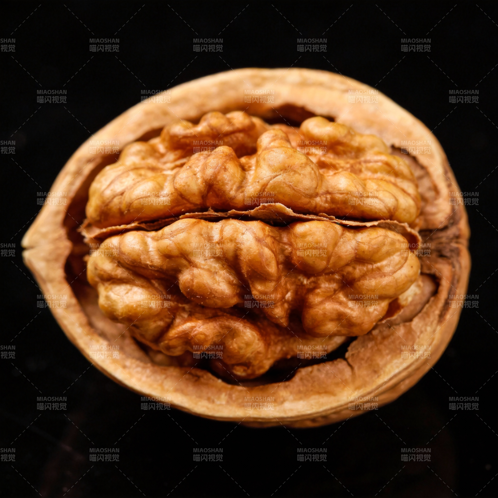 核桃仁特写图片