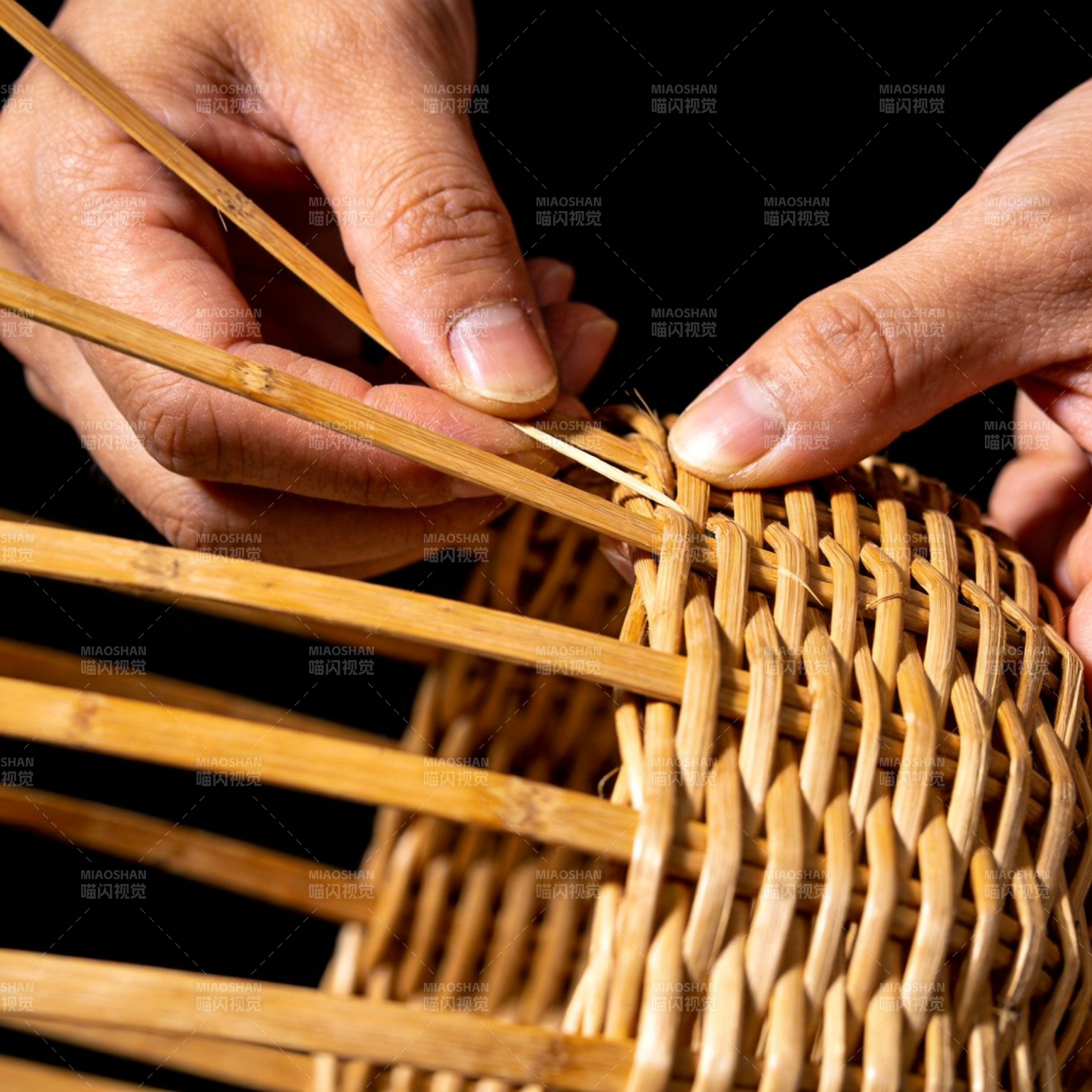 手工编织竹篮图片