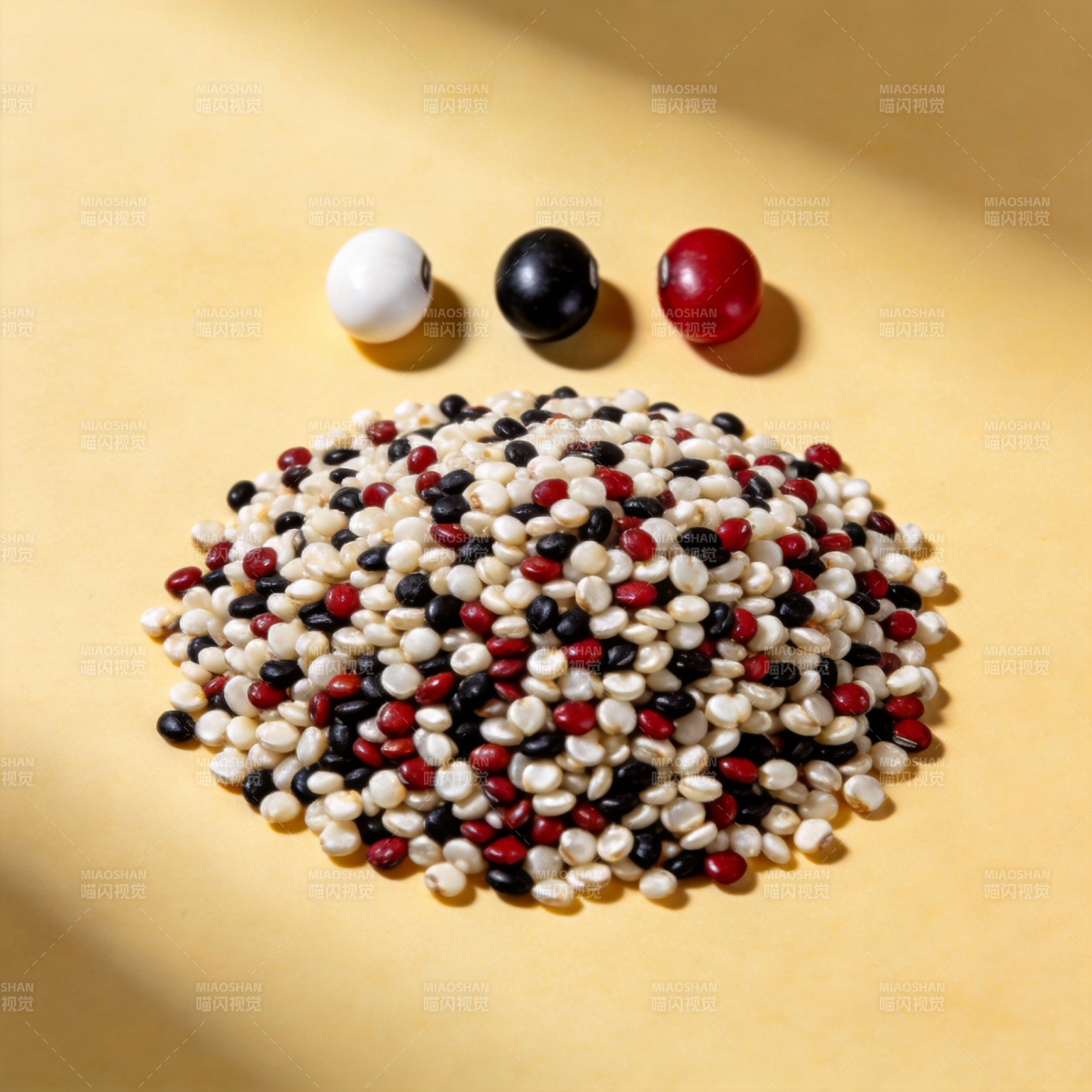 三色豆粒堆叠图图片