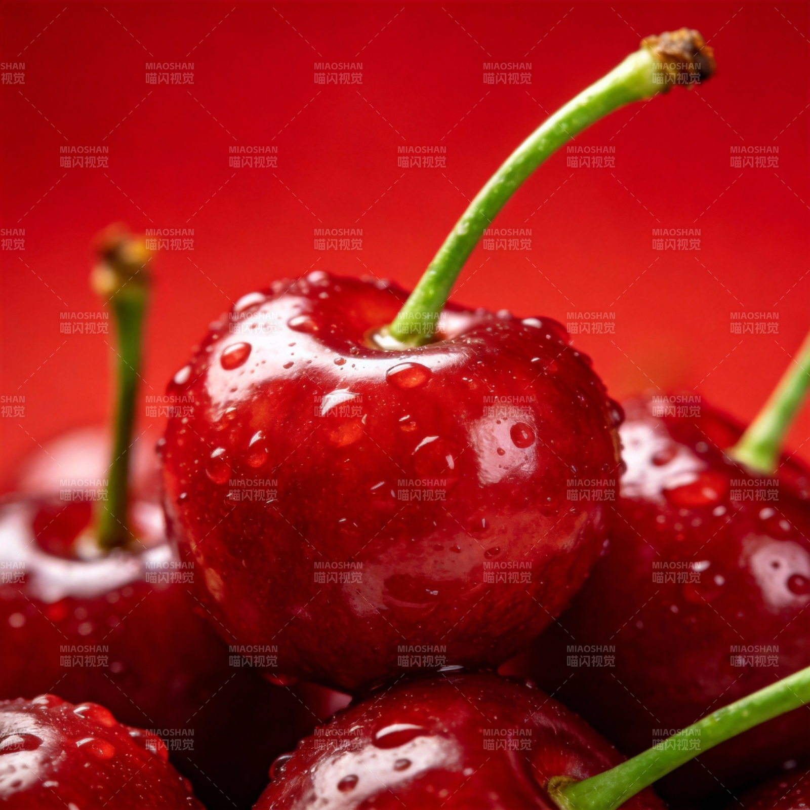 晶莹樱桃 鲜红欲滴图片