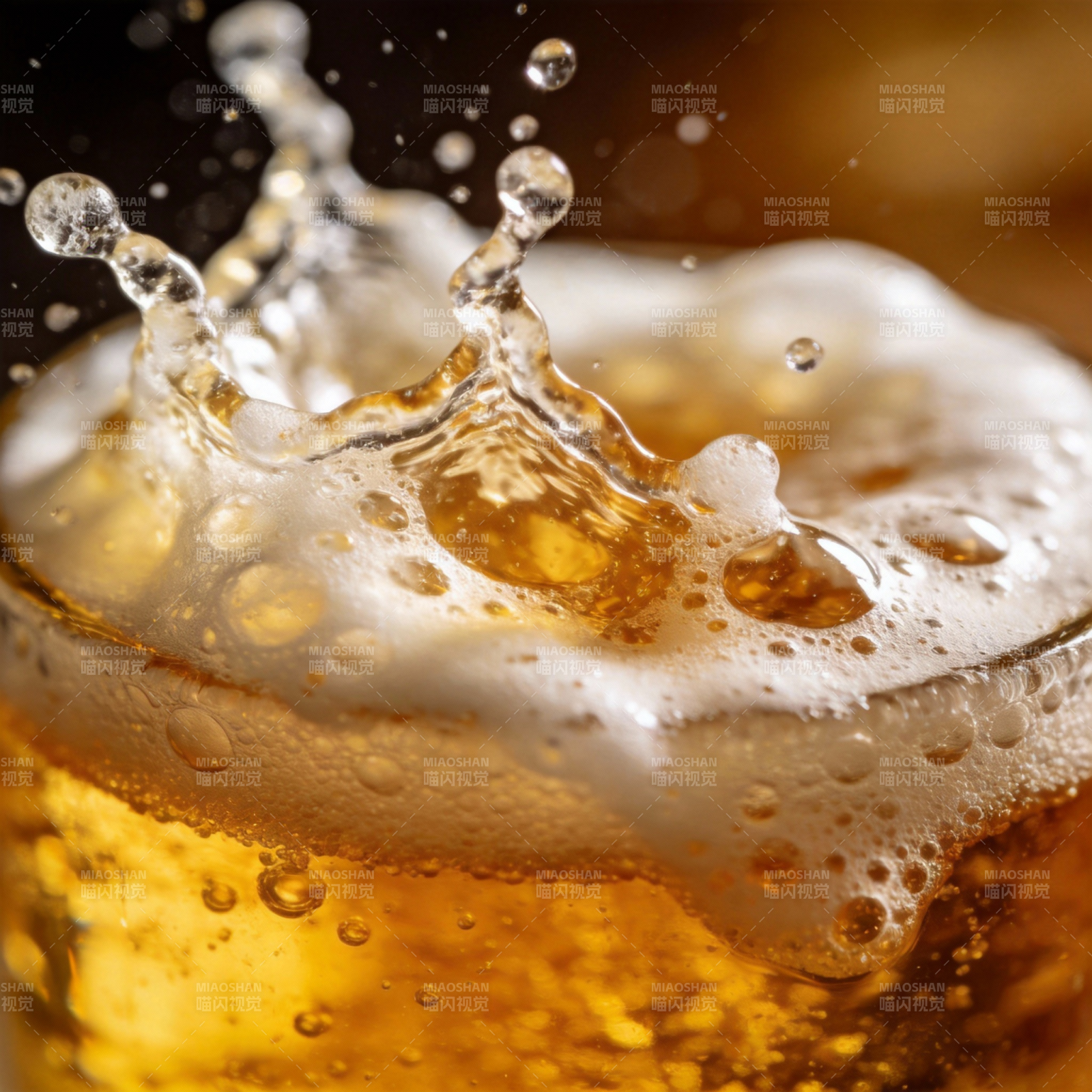 啤酒飞溅瞬间图片