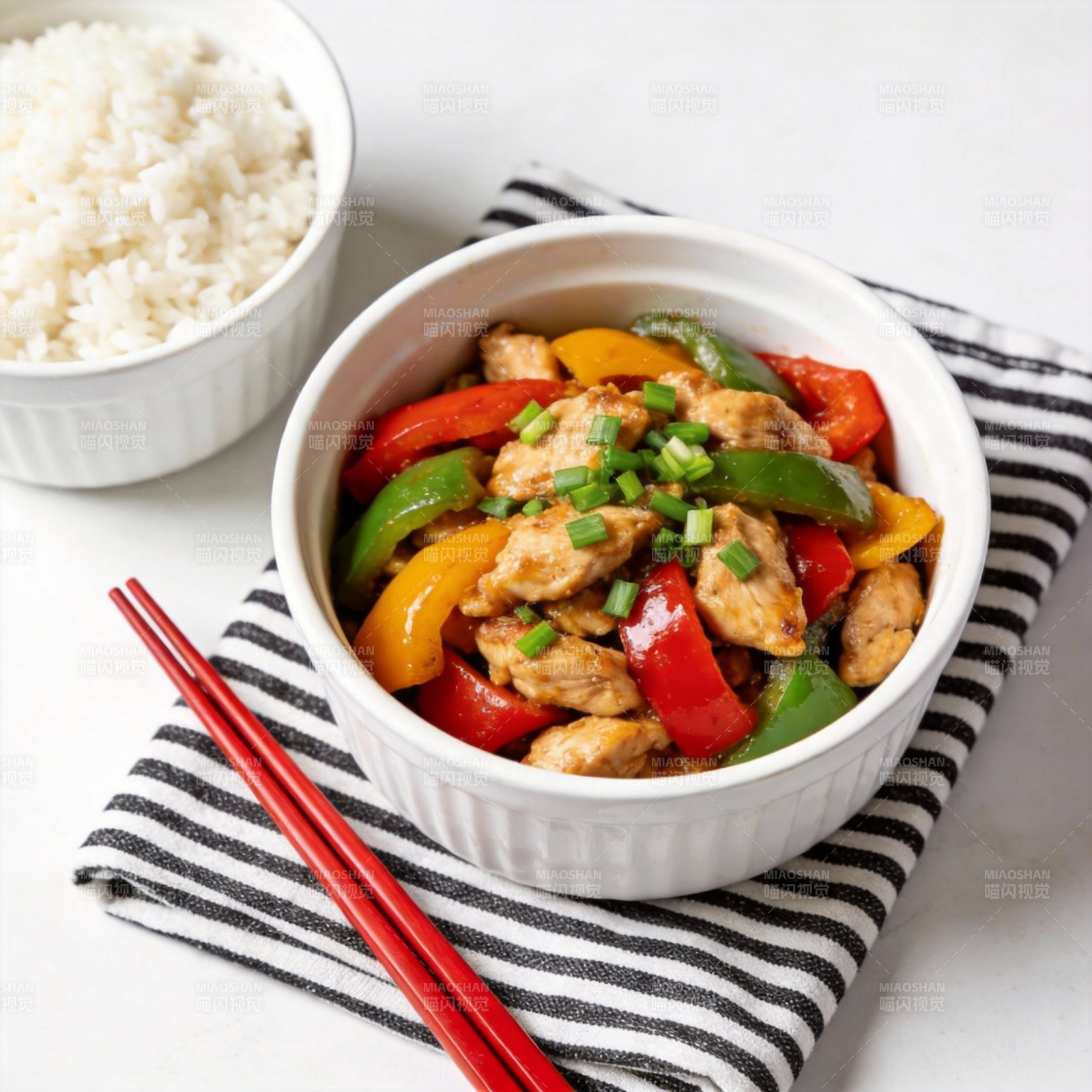 彩椒鸡丁配米饭图片