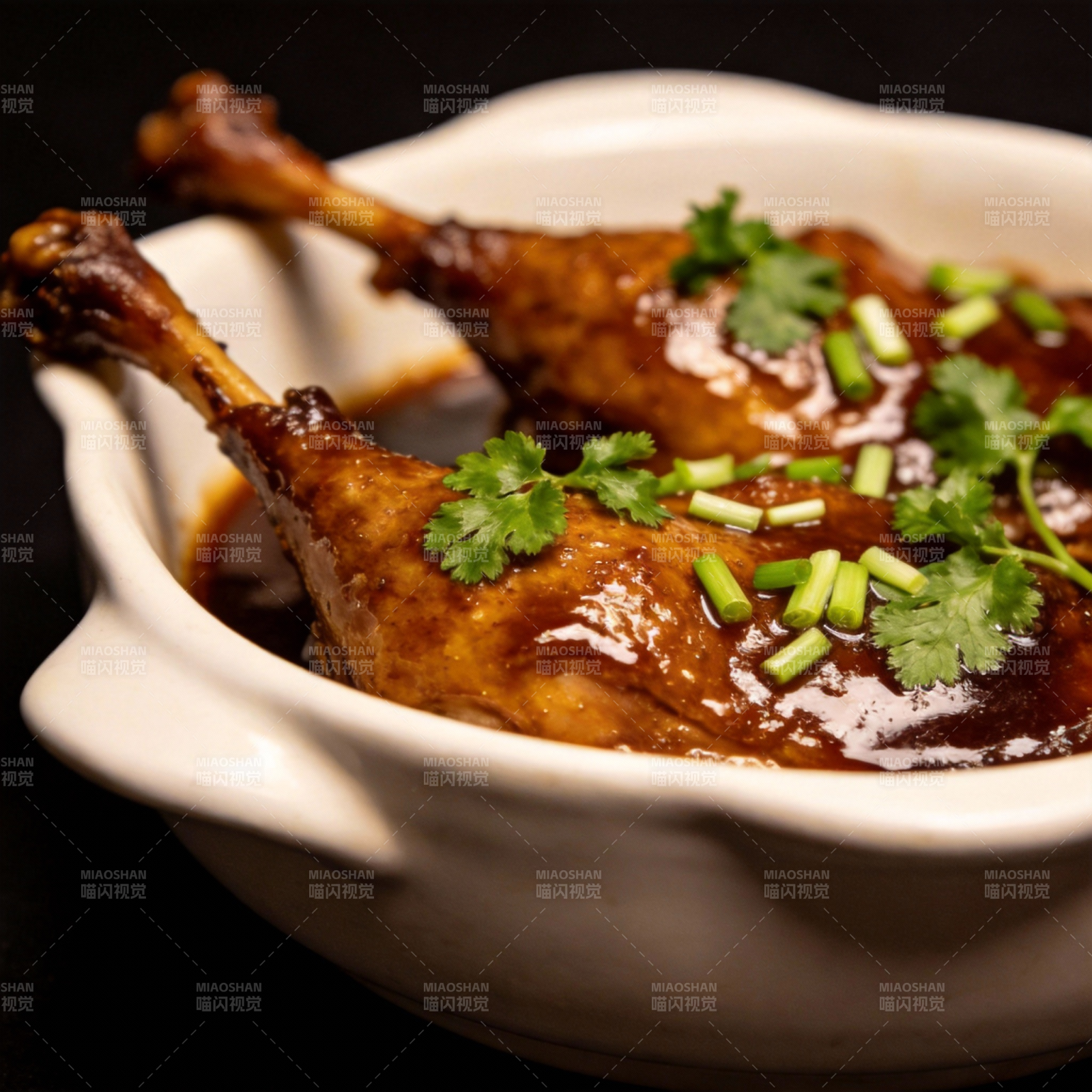 酱鸭腿配香菜图片