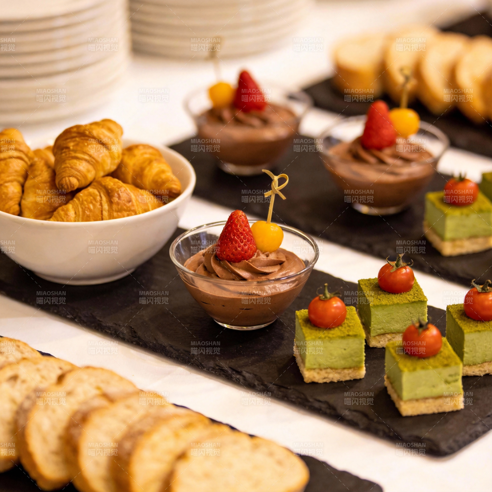 精致甜点拼盘图片