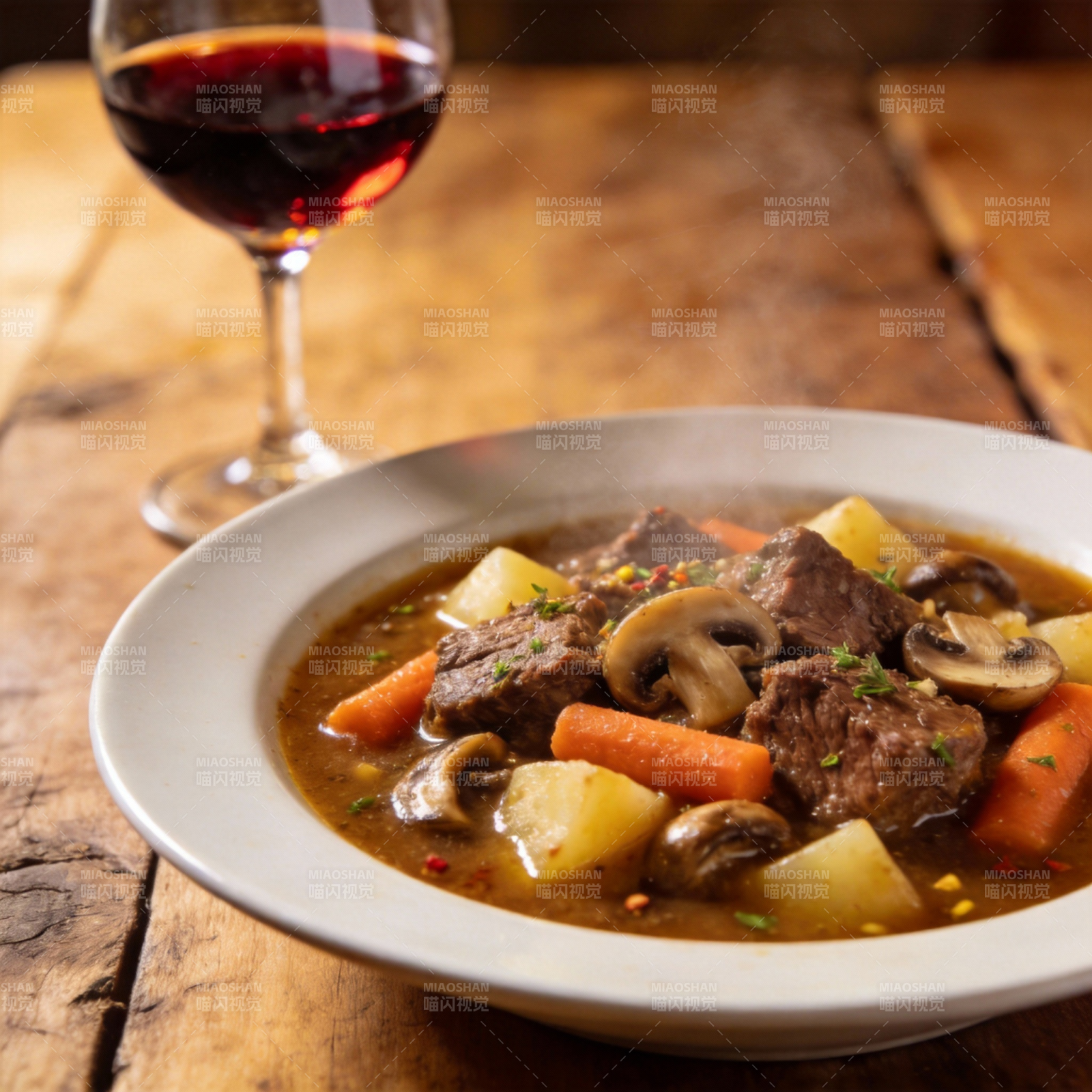 红酒炖牛肉图片