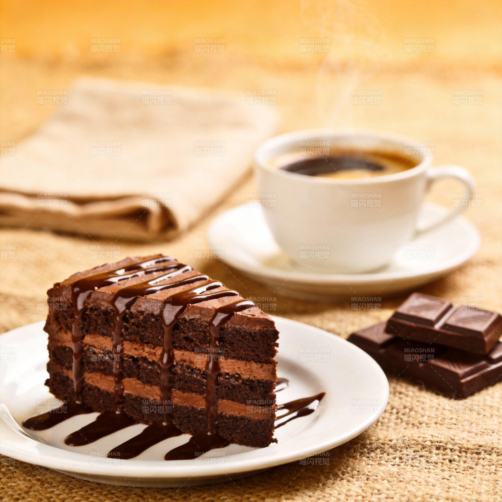 巧克力蛋糕配咖啡图片