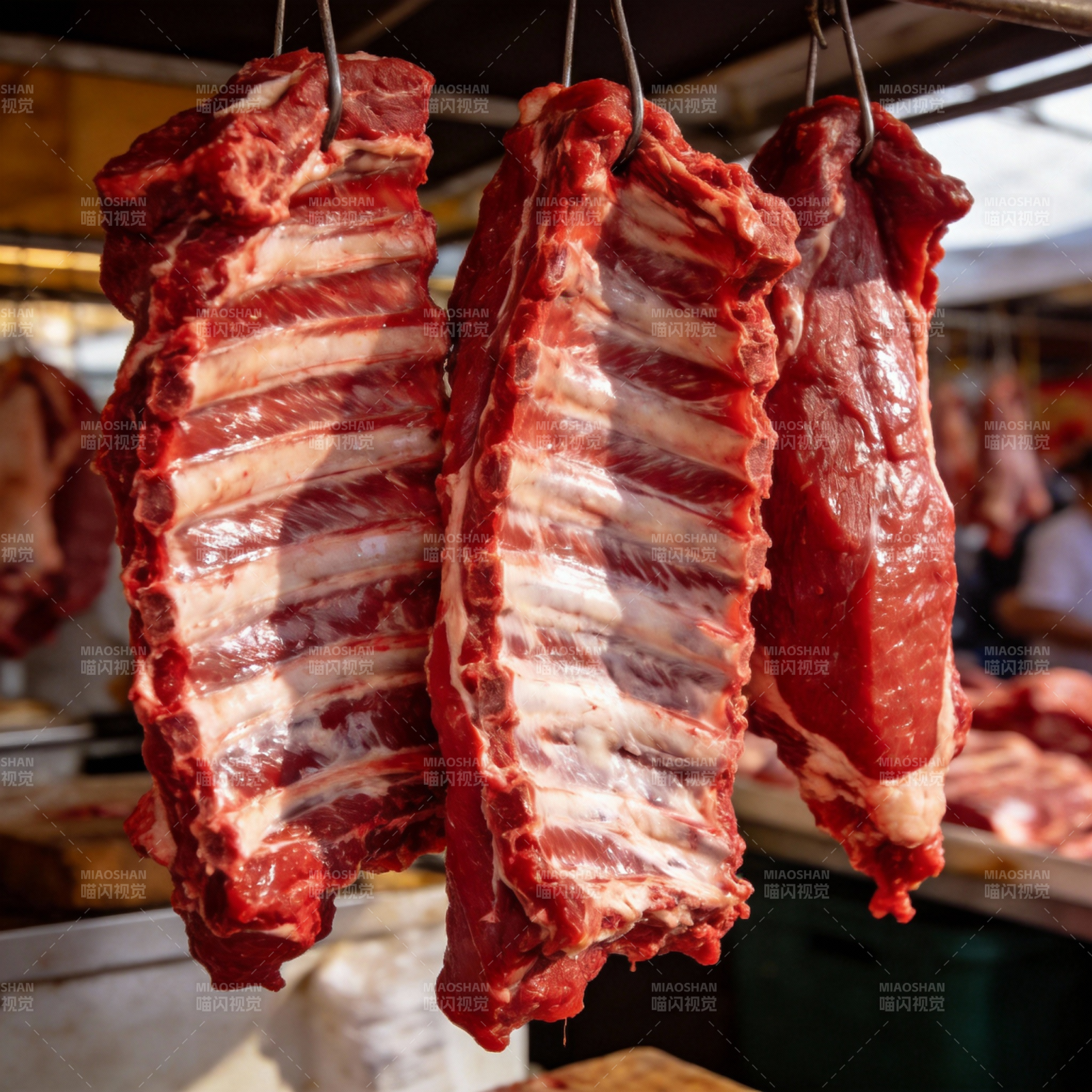 新鲜排骨悬挂出售图片