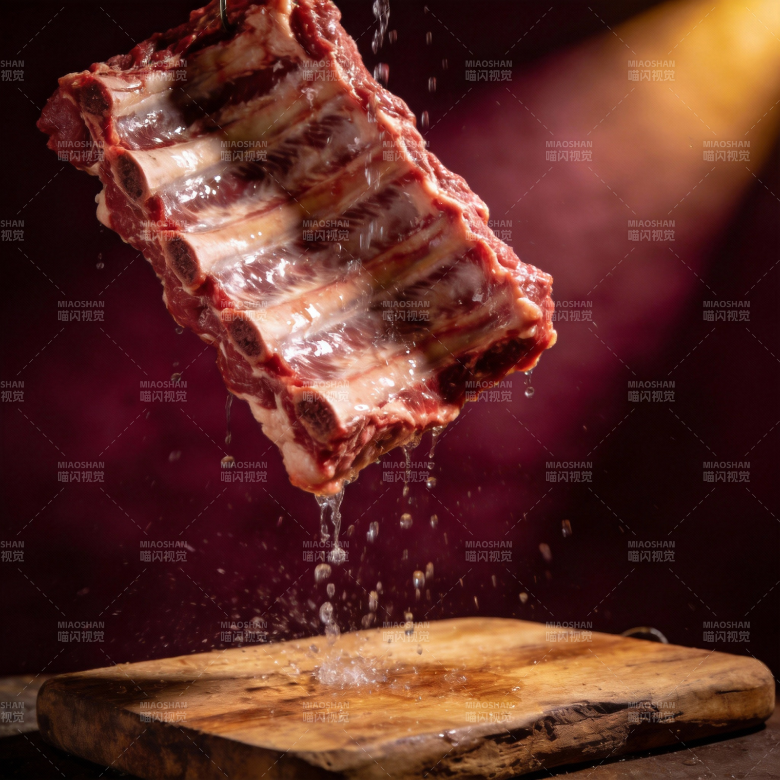 鲜嫩肋排滴汁落砧图片