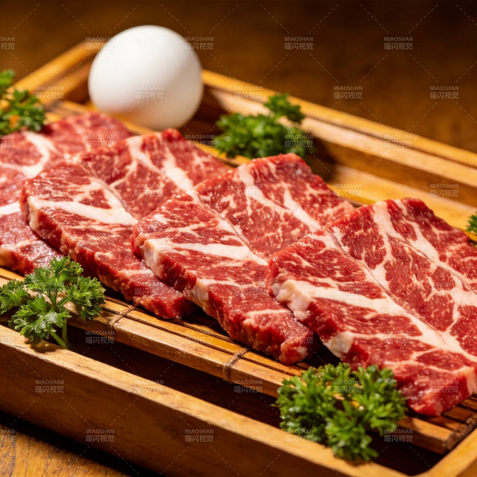 鲜嫩牛肉配蛋图片