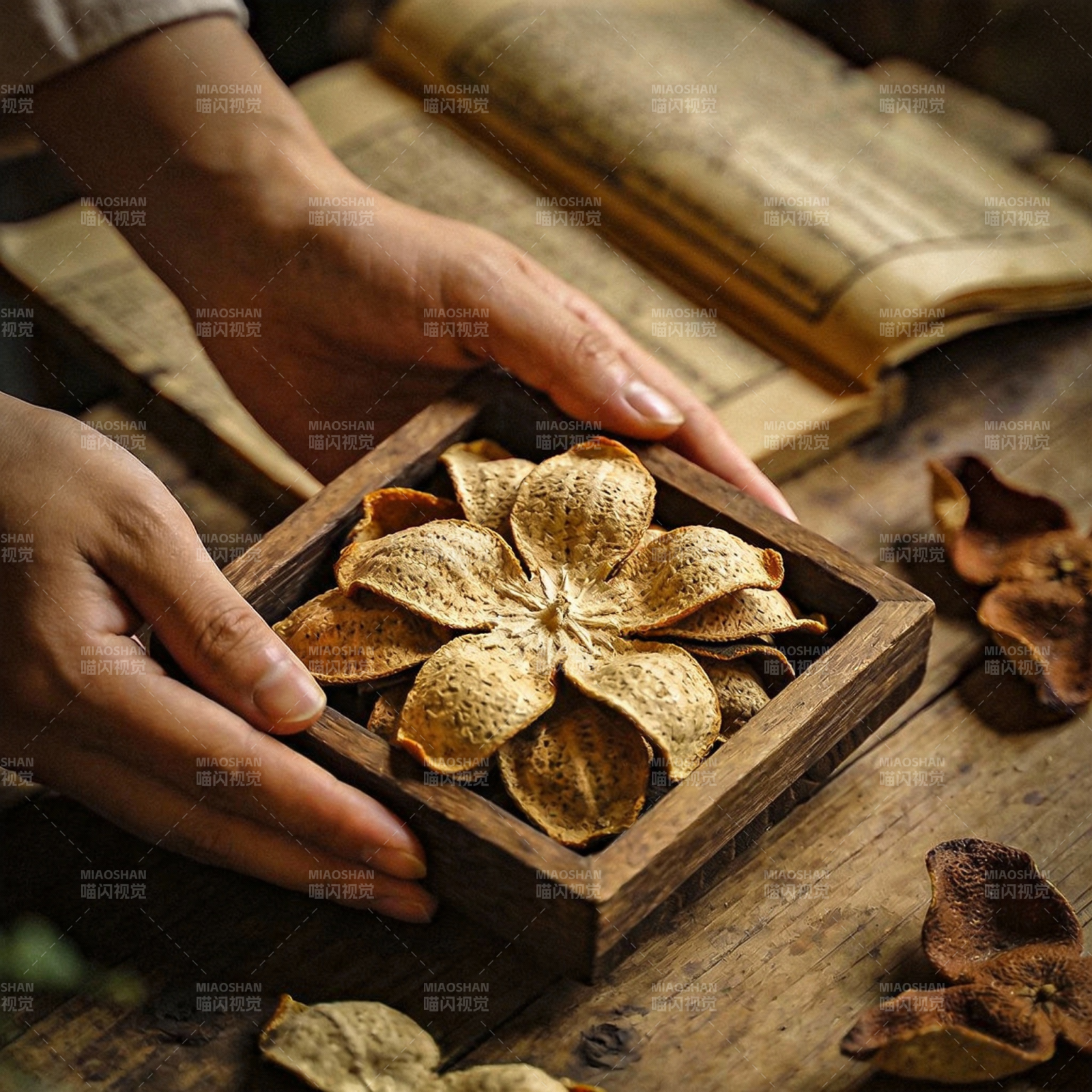 干花木盒静置图片