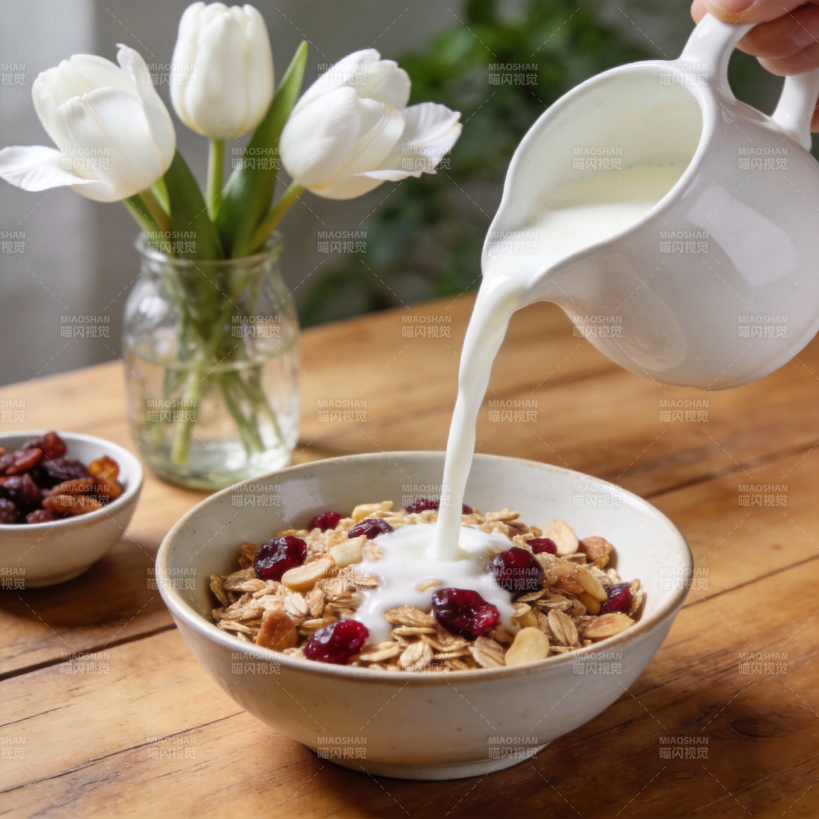 早餐燕麦配牛奶图片