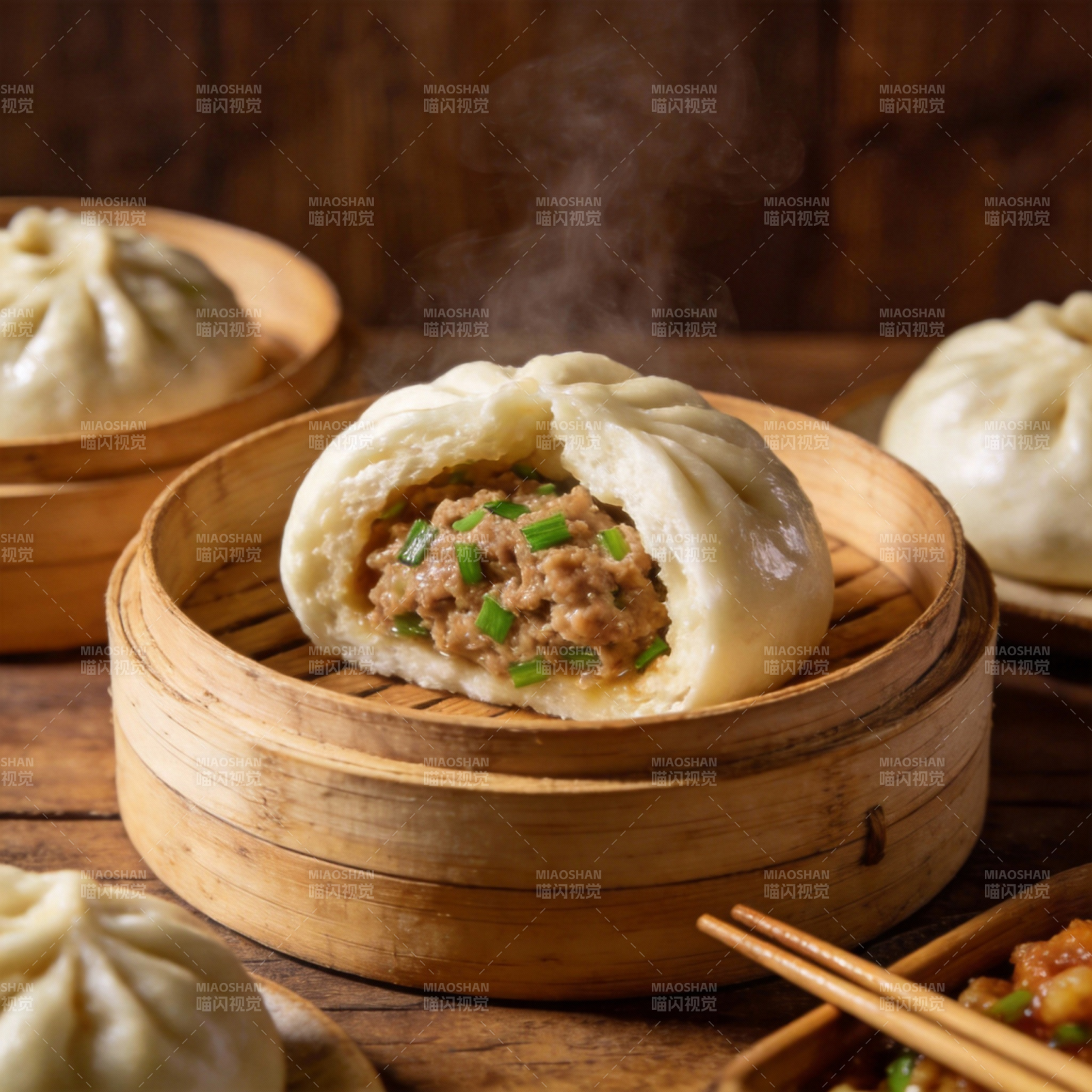 热腾腾的鲜肉包图片