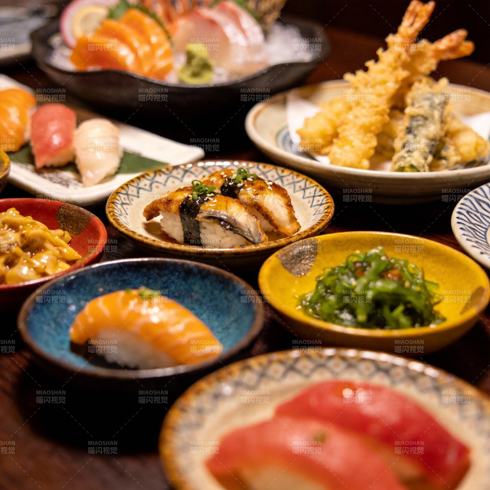 精致日式料理拼盘图片