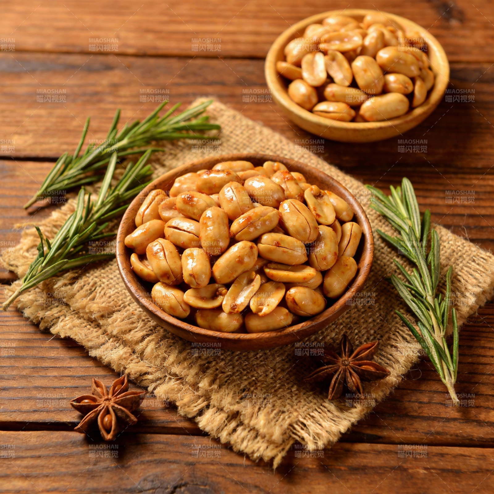 香烤花生配迷迭香图片
