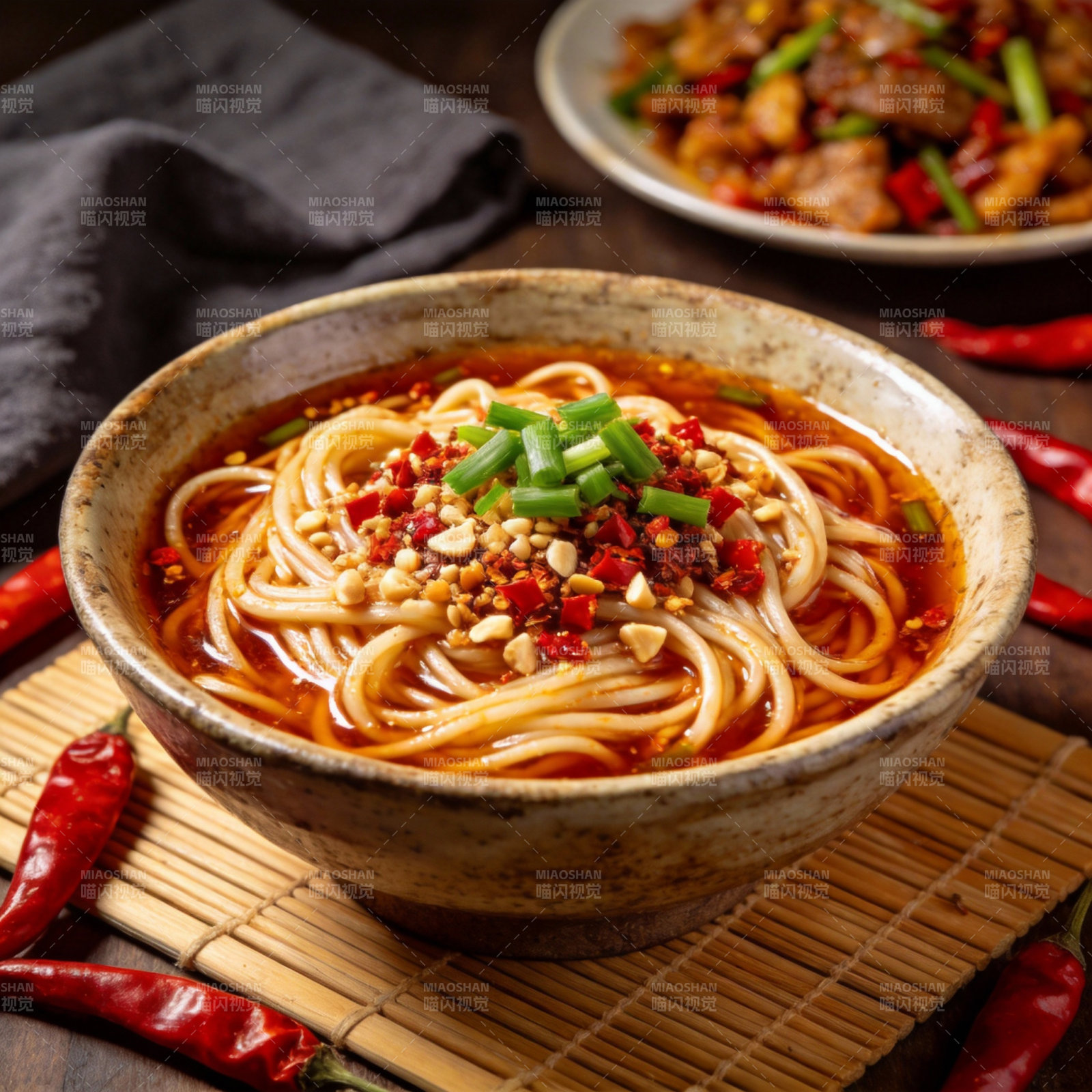 麻辣鲜香面条图片