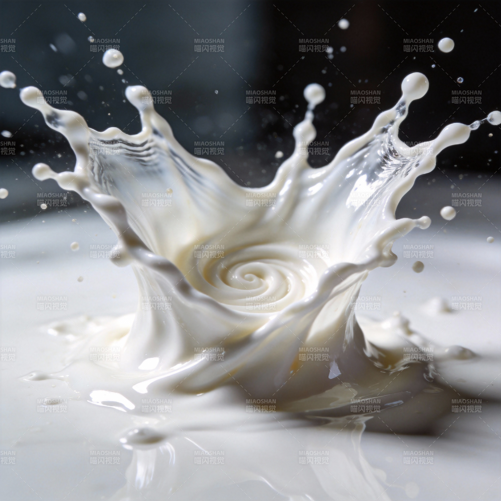 牛奶飞溅瞬间图片