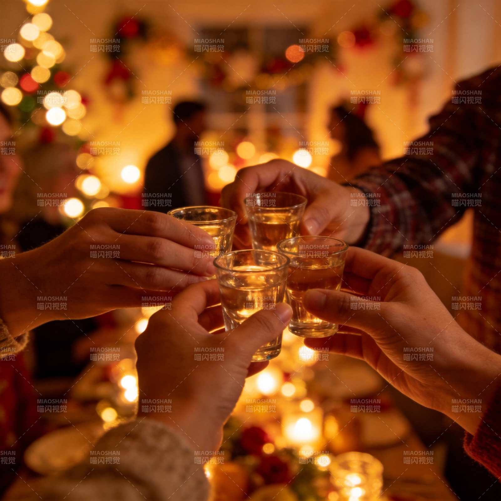 圣诞举杯共庆图片