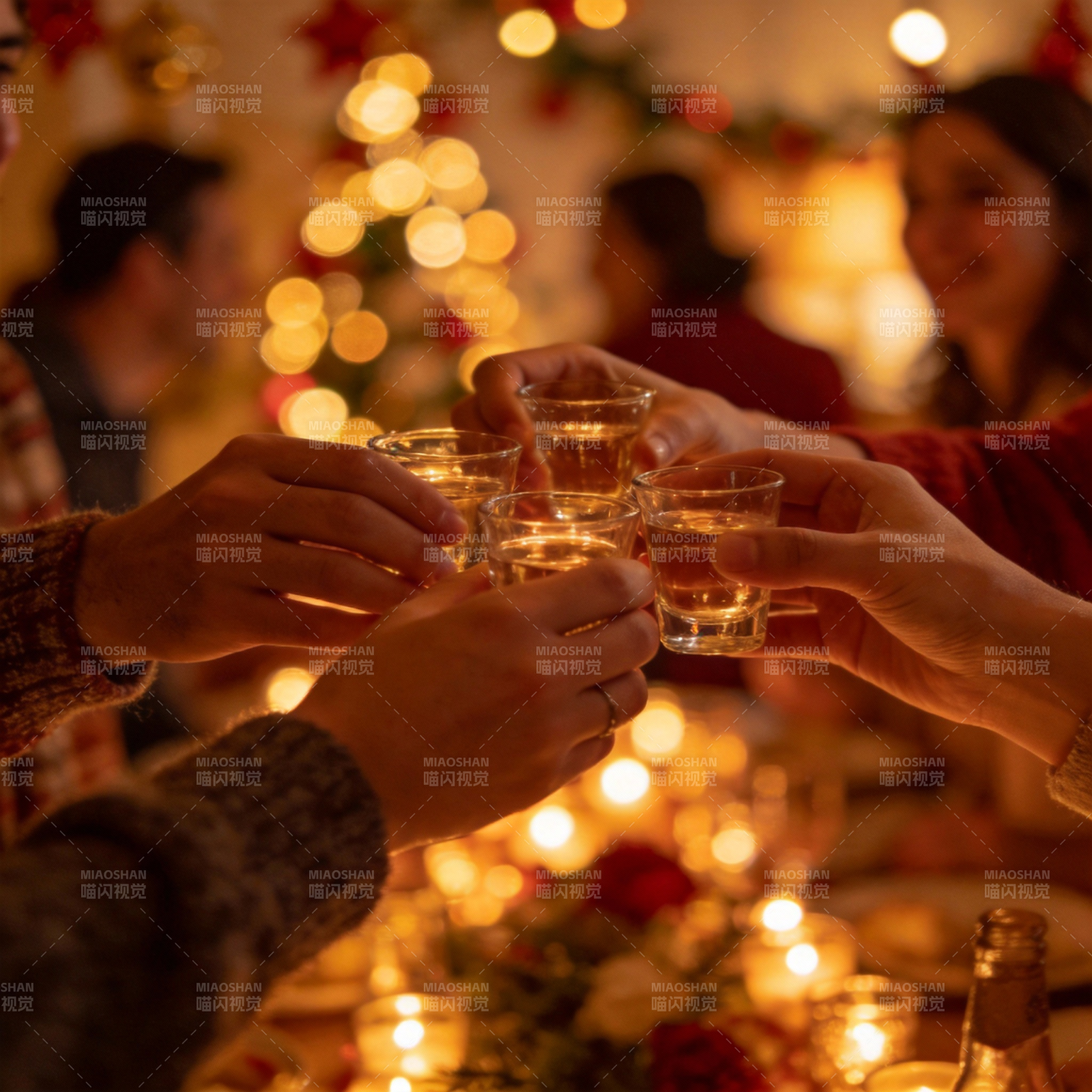 温馨圣诞共饮时刻图片