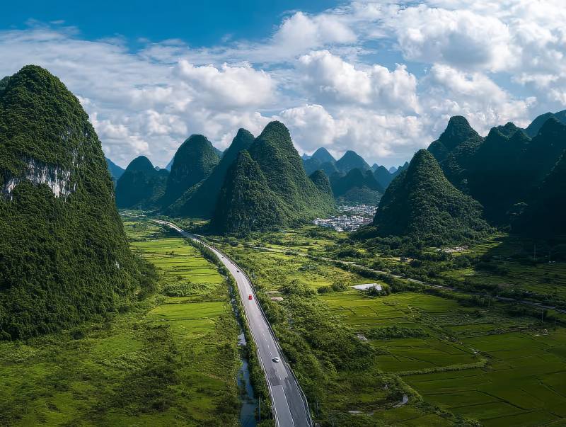 喀斯特山水画卷图片