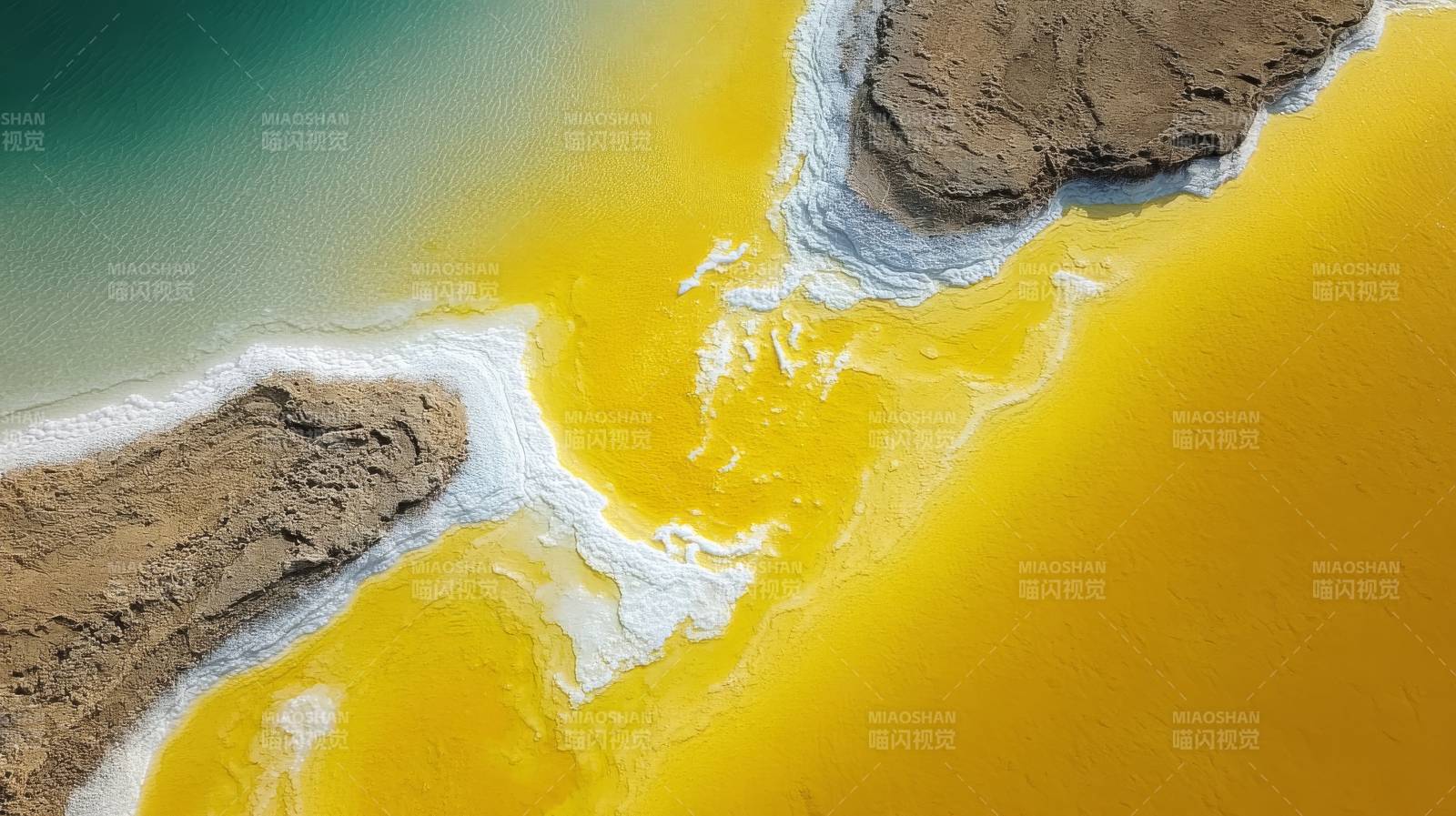 黄水碧海交汇图片