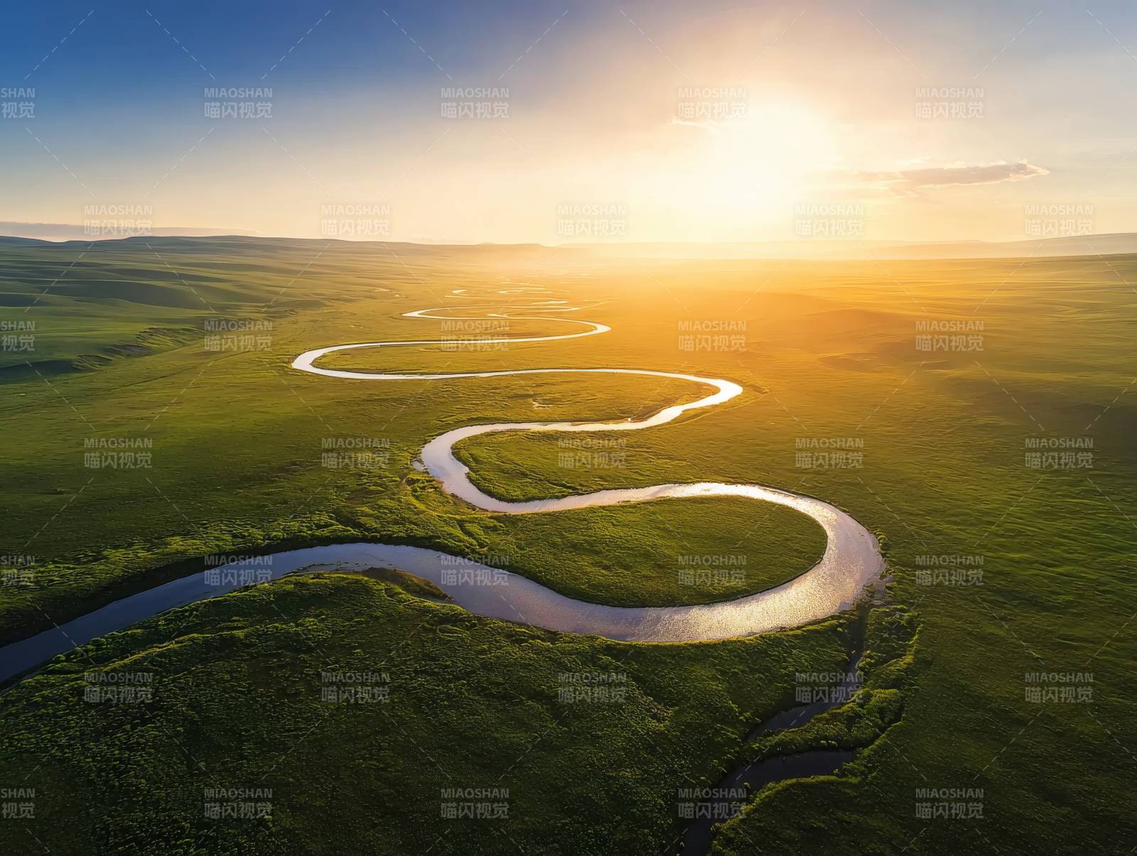 蜿蜒河谷日出图片