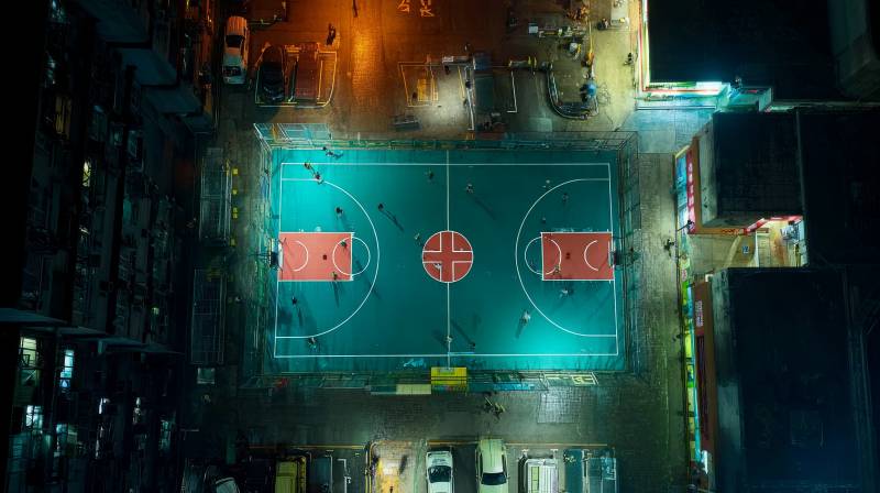 夜幕下的篮球场图片