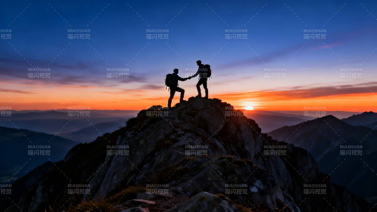 登顶共赏日出图片