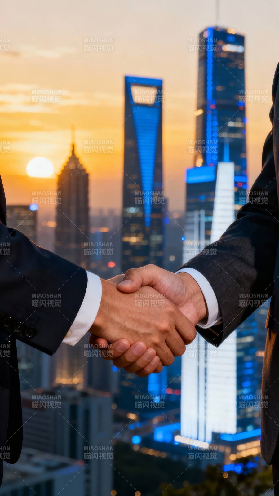 握手合作 共绘未来图片