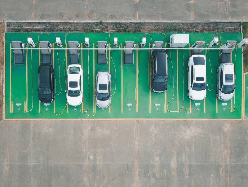 电动汽车充电站图片