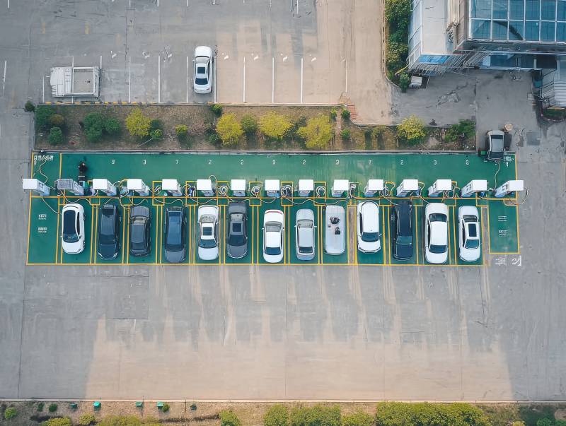 俯瞰停车场图片