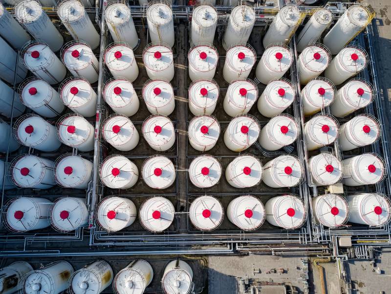 储油罐阵列俯瞰图片