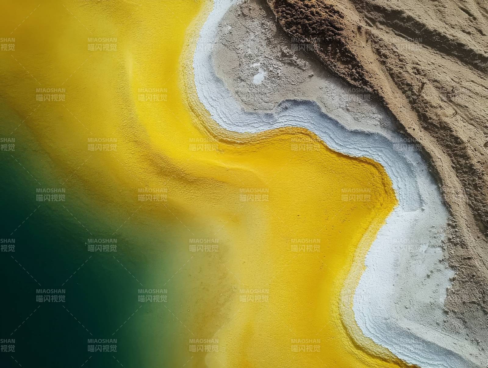 黄绿交融的自然奇观图片