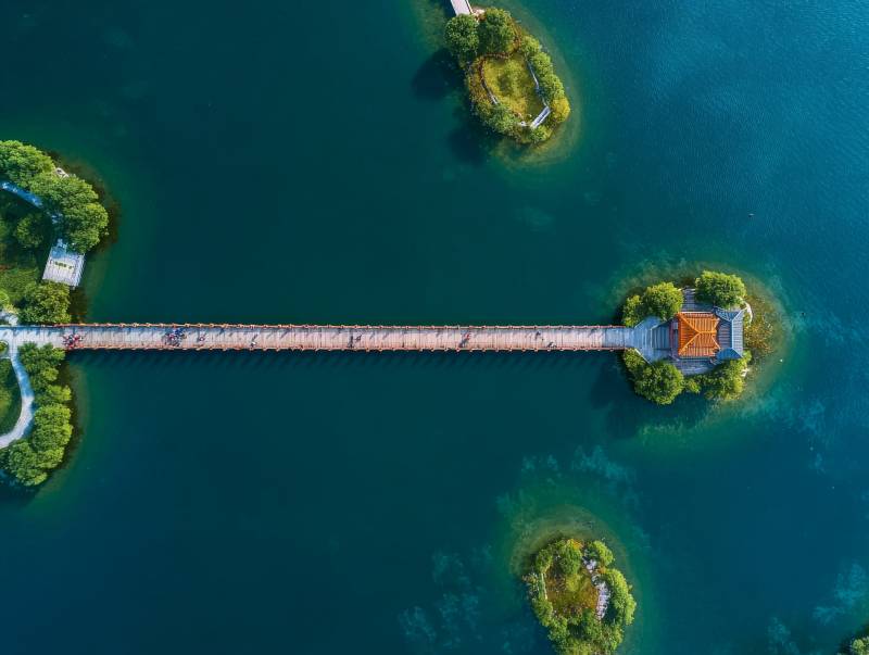 湖心长桥美景图片