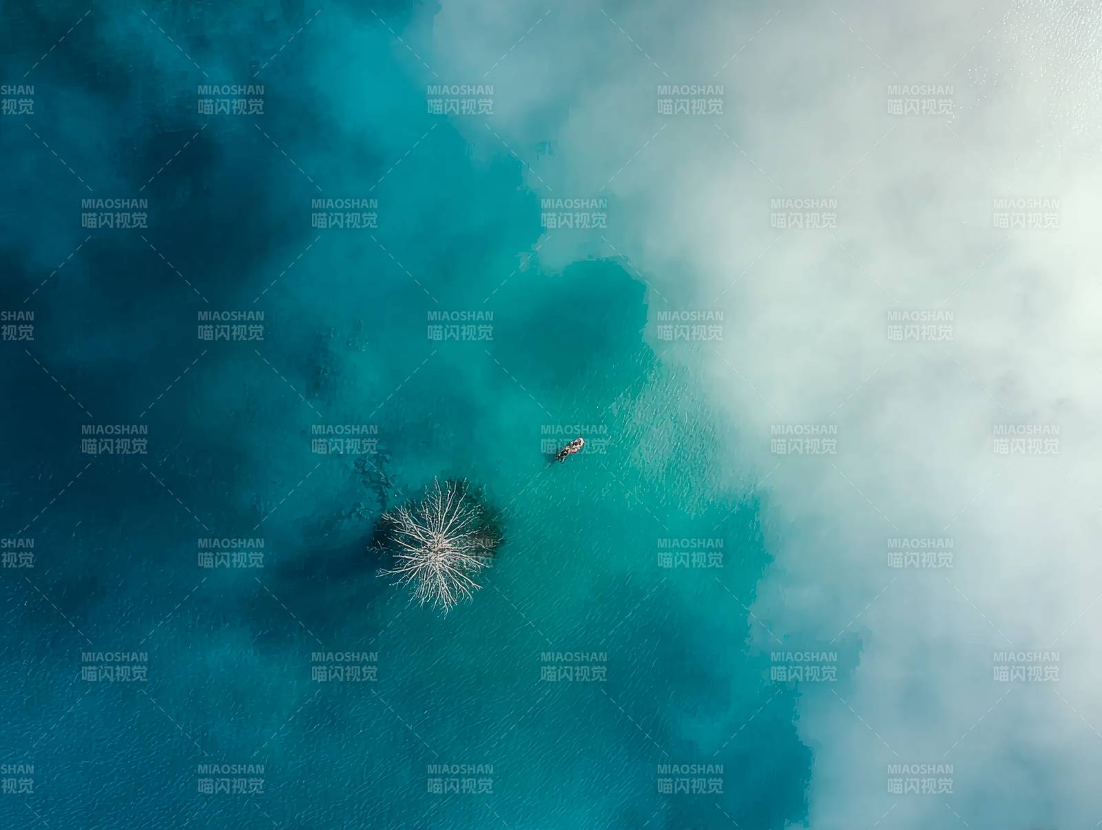 碧海孤舟云影图片