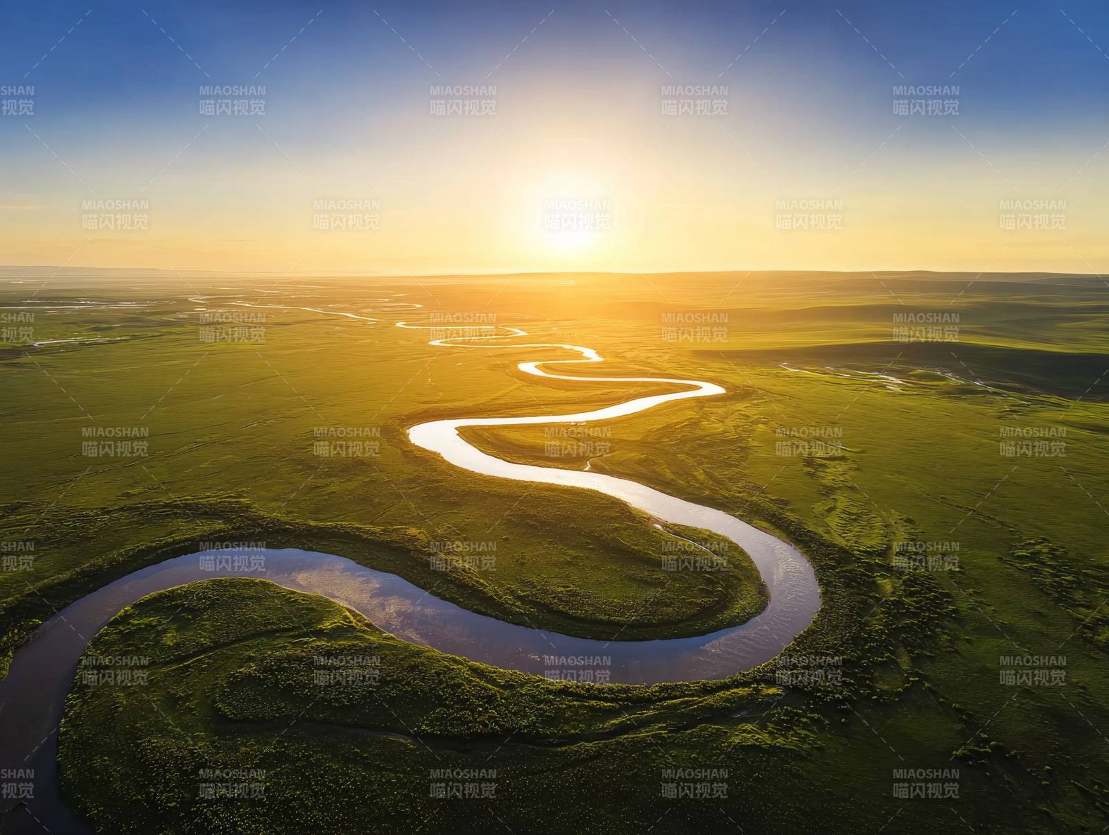 蜿蜒河谷日出图片