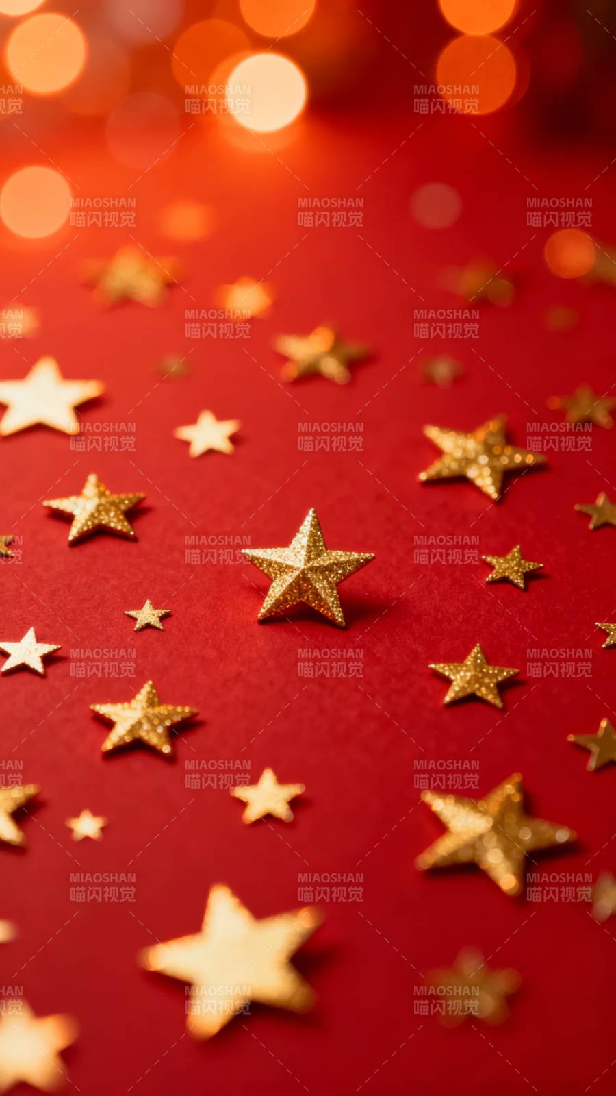 金色星星点缀红布图片