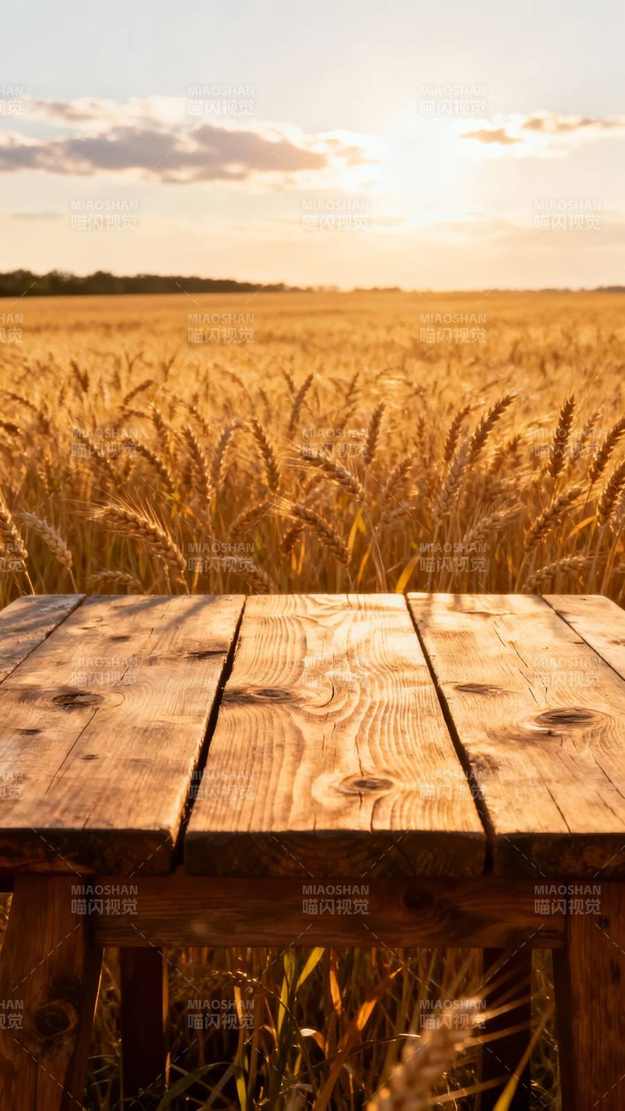 麦田夕照木桌图片
