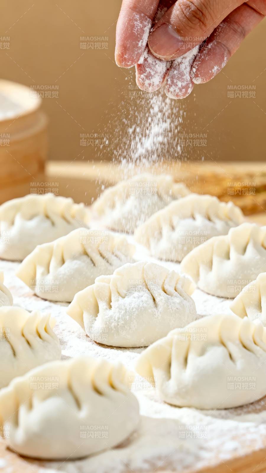 撒粉包饺子图片