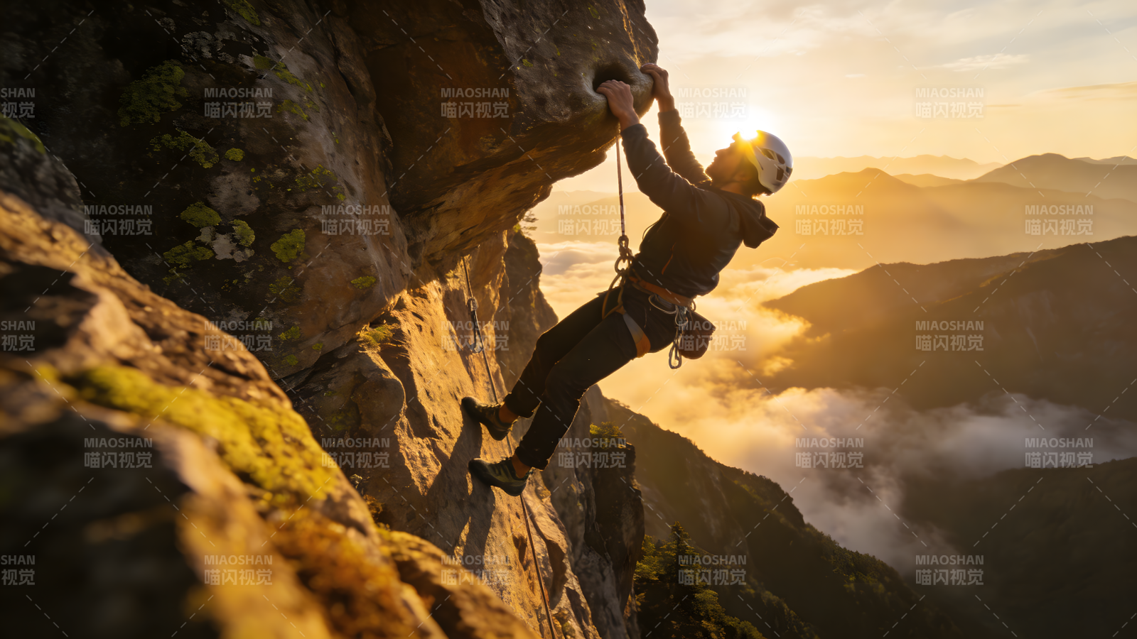 攀岩者挑战绝壁图片