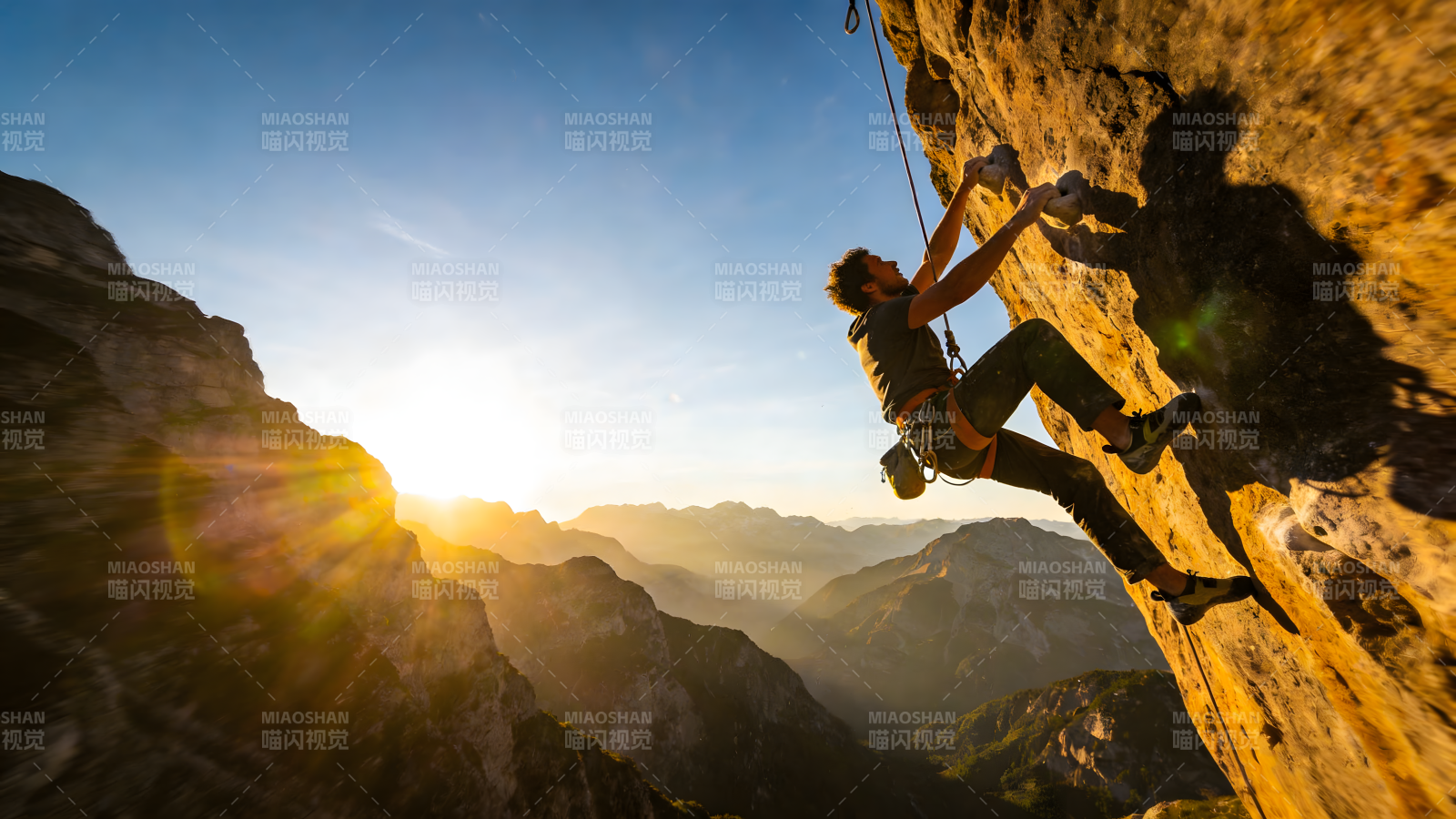 攀岩者挑战峭壁图片